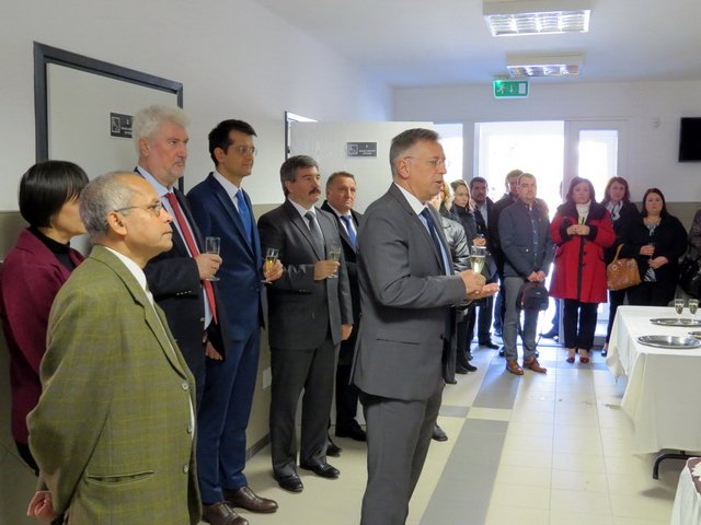 Átadták a felújított felnőtt háziorvosi rendelőt 51